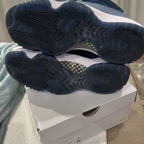 Women’s Air Jordan 11 Retro size 7 - Picture 3 of 5